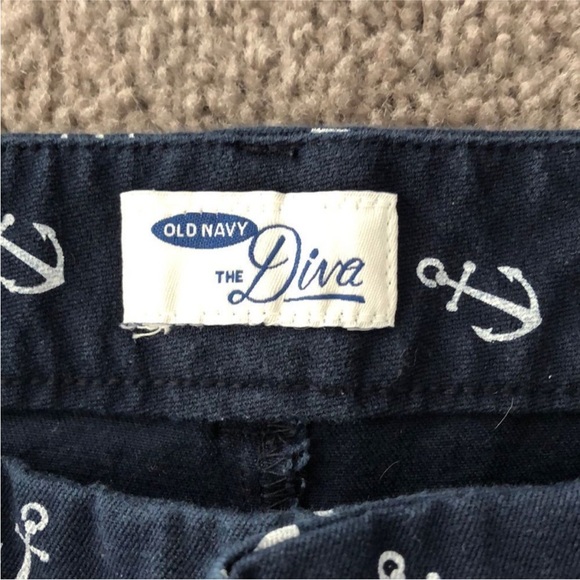 Old Navy The Diva Anchor Capri Pants - Picture 4 of 5